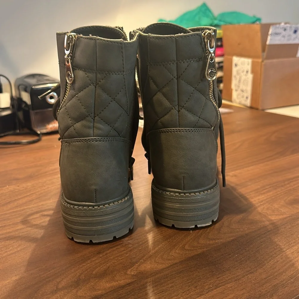 Like new green boots - Picture 3 of 4